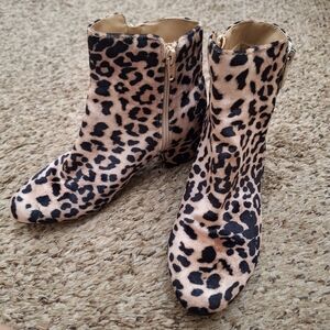 Jaclyn Smith Vintage Y2K Velvet Leopard Print Block Heel Ankle Boots - Size 5